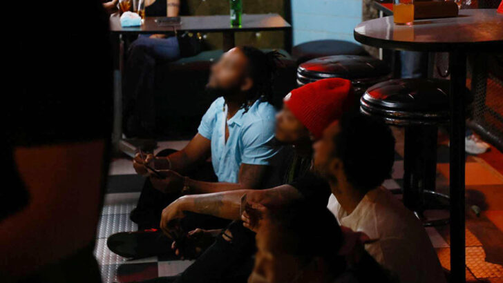 Нигерийский наркоторговец арестован в результате рейда более 100 офицеров в ночном клубе Бангкока