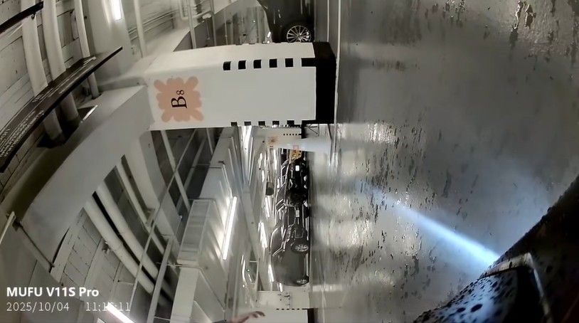 Покупательница в Бангкоке говорит, что персонал проигнорировал ее после падения, из-за которого она сломала кость (видео)