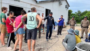 Полиция Пангана провела рейд на незаконные отели, арестовав 12 человек, в том числе 3 испанцев.