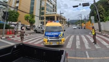 Полиция Пхукета спешит с донорскими глазами в аэропорт для трансплантации