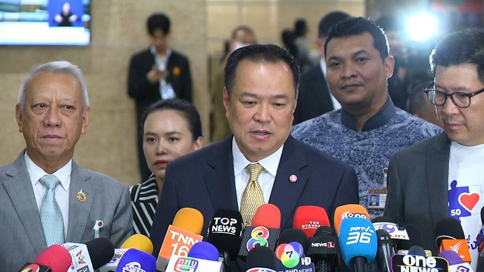 Премьер-министр Анутин начинает первое заседание экономического кабинета, запускает «Полуполный Плюс» на фоне международного давления из-за мошенничества