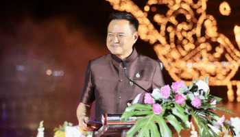 Премьер-министр Анутин открывает карнавальное шествие освещённых лодок в Накхон-Пханоме, подчеркивает важность туризма и культурного наследия