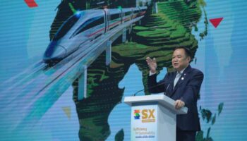 Премьер-министр обещает устойчивое развитие