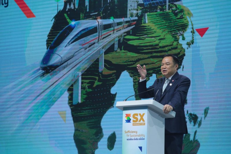 Премьер-министр обещает устойчивое развитие