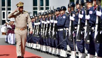 Премьер-министр посетит Сингапур в следующем месяце