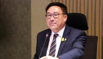 Премьер-министр работает над связями с Южной Кореей по поводу прививок