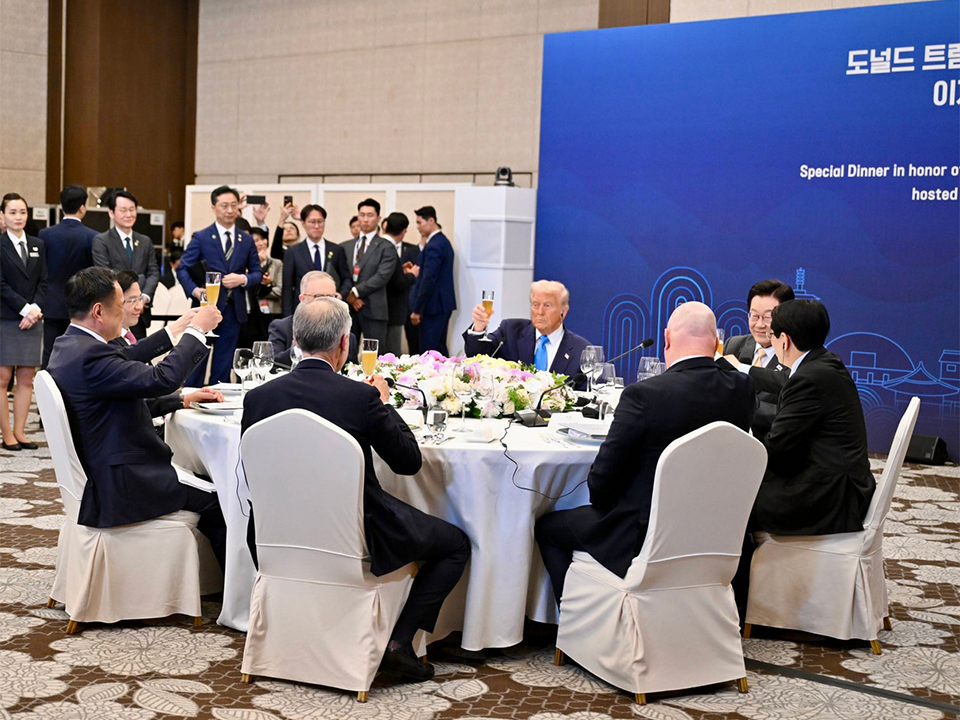 Премьер-министр Таиланда Анутин принимает участие в специальном ужине, организованном президентом Южной Кореи для Трампа и лидеров APEC