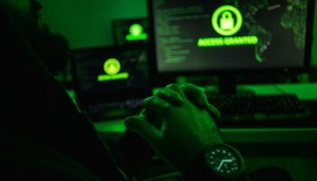 Призывы к расследованию Ворапака в связи со скандалом с центром мошенничества