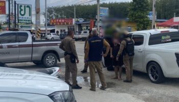 Психотическая эпизода тайского мужчины пугает жителей кондоминиума в Сри-Раче