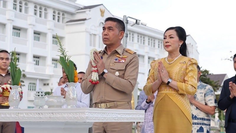 Пхукет тепло прощается с уходящим губернатором Софоном