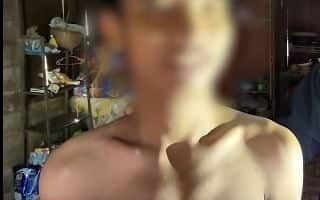 Пьяный сын сбивает мать с ног в тайской семейной трагедии