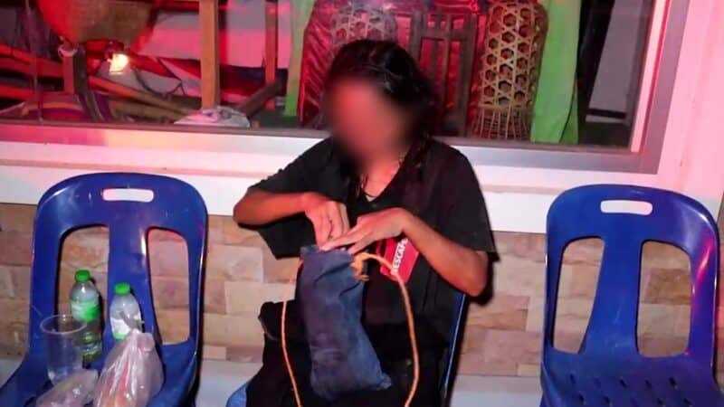 Сбитая с толку женщина заперлась в мужском туалете в Удонтхани