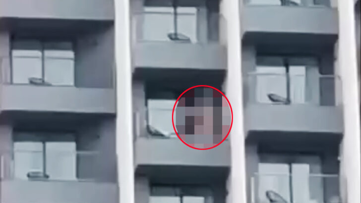 Секс-акт иностранной пары на балконе шокирует прохожих в Паттайе