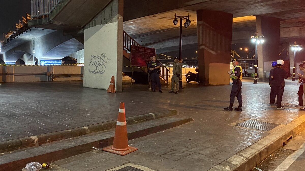 Стрельба в полночь на реке оставила 2 подростка раненых в Бангкоке