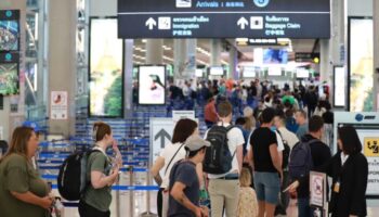 Таиланд введет сбор в 300 бат с иностранных туристов за "въездной сбор".