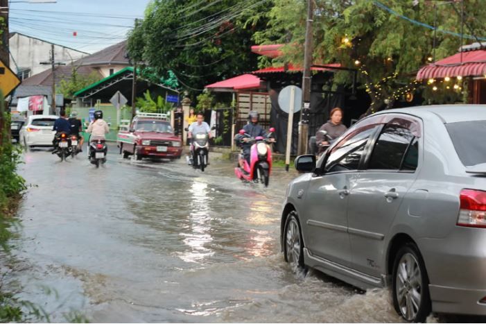 Таиланд готовится к новым наводнениям и штормах на фоне хаоса муссона