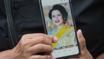 Таиланд оплакивает королеву Сирикит, королеву-матерь; начинаются планы похорон