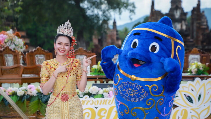 Таиланд продолжает проводить Лой Кратонг 2025 в честь покойной королевы Сирикит