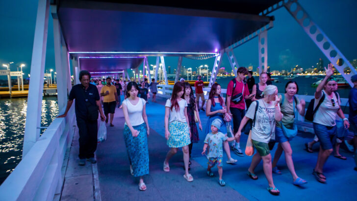 Тайланд достигает 100,000 ежедневных иностранных туристов, когда Китай удваивается в четвертом квартале