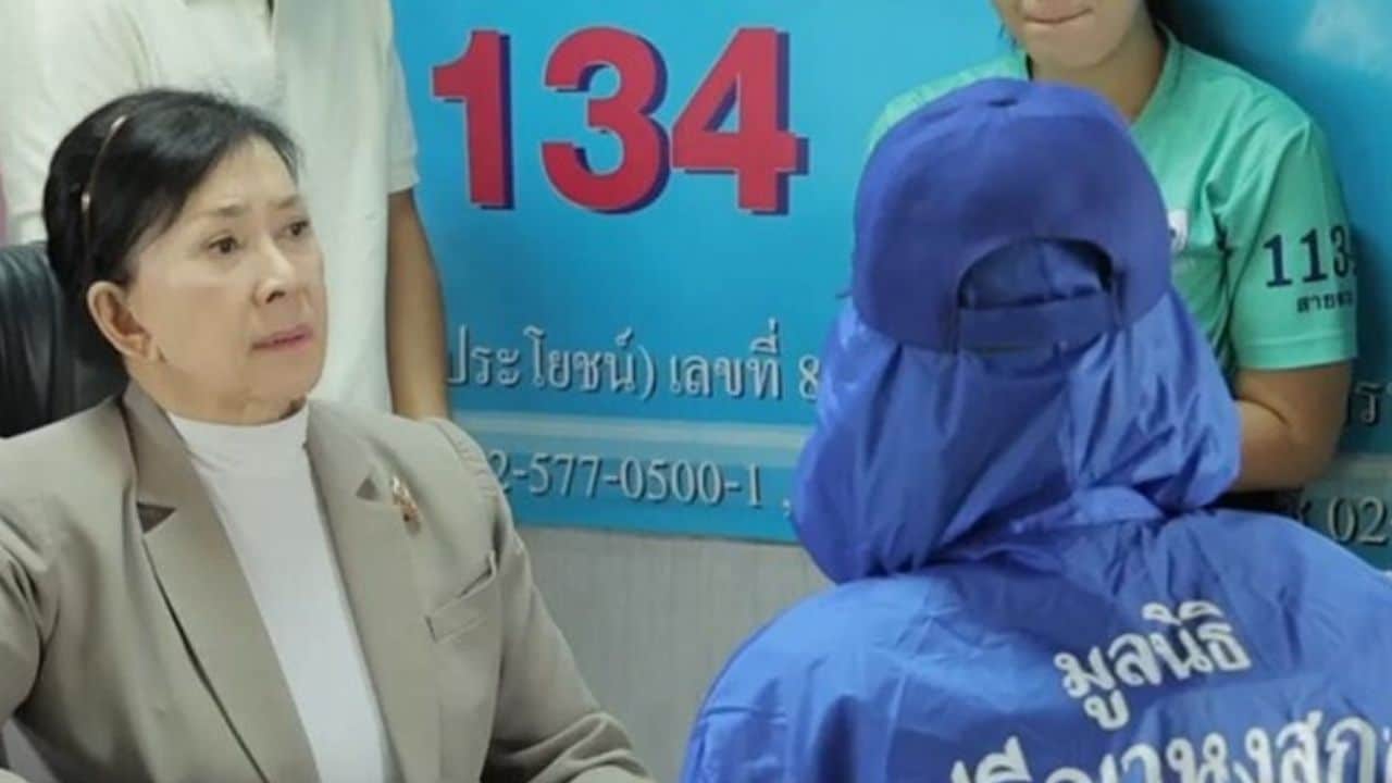 Тайская девушка пытается покончить с собой после слухов об ВИЧ и попытки изнасилования охранником