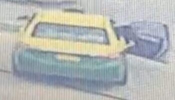 Таксист, пойманный на камеру наблюдения, удерживающий потерянный кошелек в Нонтхабури