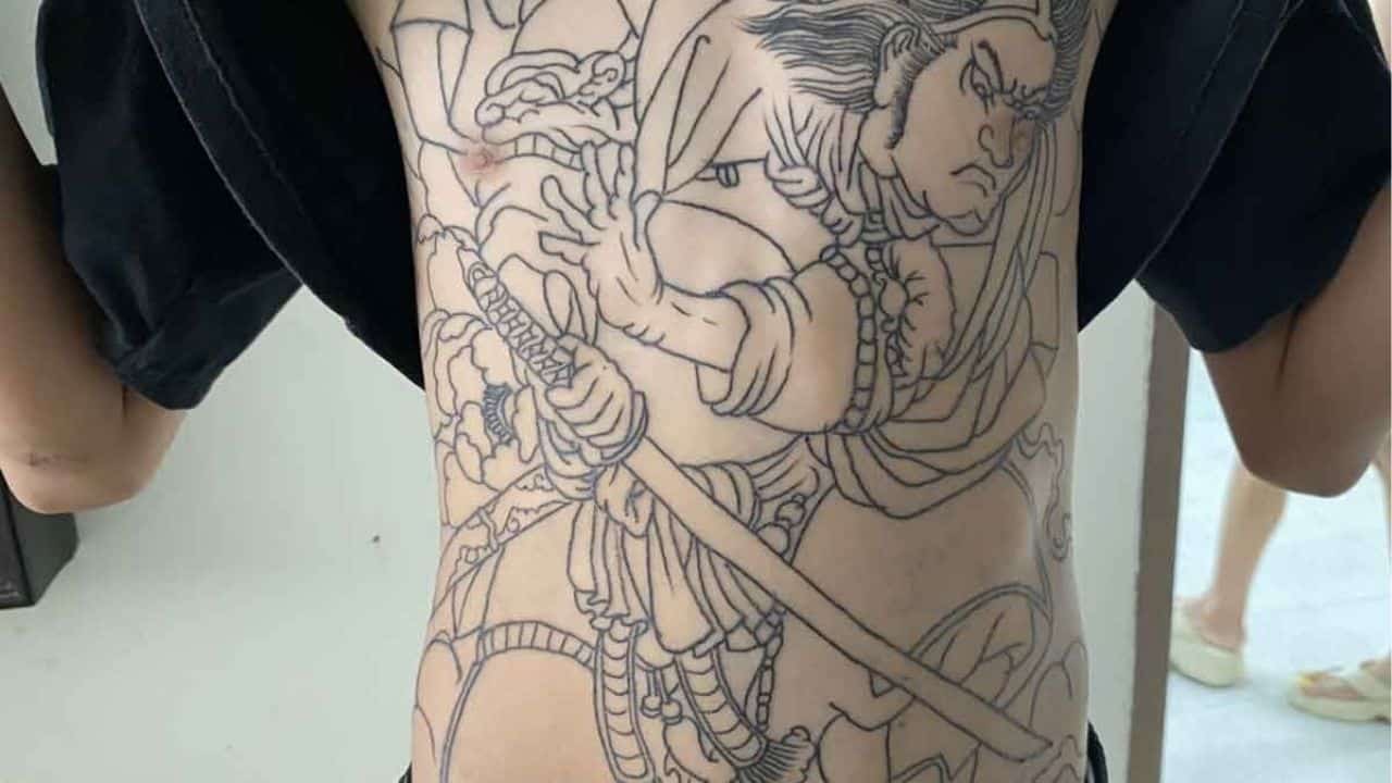 Тату-салон в Канчанабури удаляет оскорбительную татуировку ребенка бесплатно
