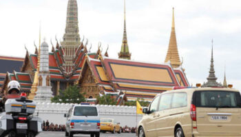 Тело королевы-матери прибыло в Большой дворец в Бангкоке