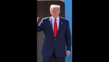 Трамп приземляется в Азии для важных обсуждений с Си