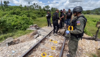 Услуги поездов возобновлены в Наративате после взрыва бомбы, повредившего южную линию