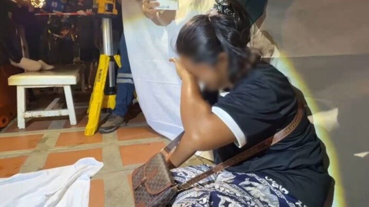 Четыре человека утонули, так как наводнение в Айуттайе ухудшается, более 42 000 домохозяйств пострадали