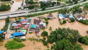 Штормы продолжают настигаать северный Тайланд