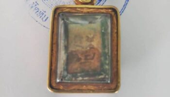 Эксперт по фальшивым амулетам украл коллекционные предметы на сумму более 2 миллионов бат