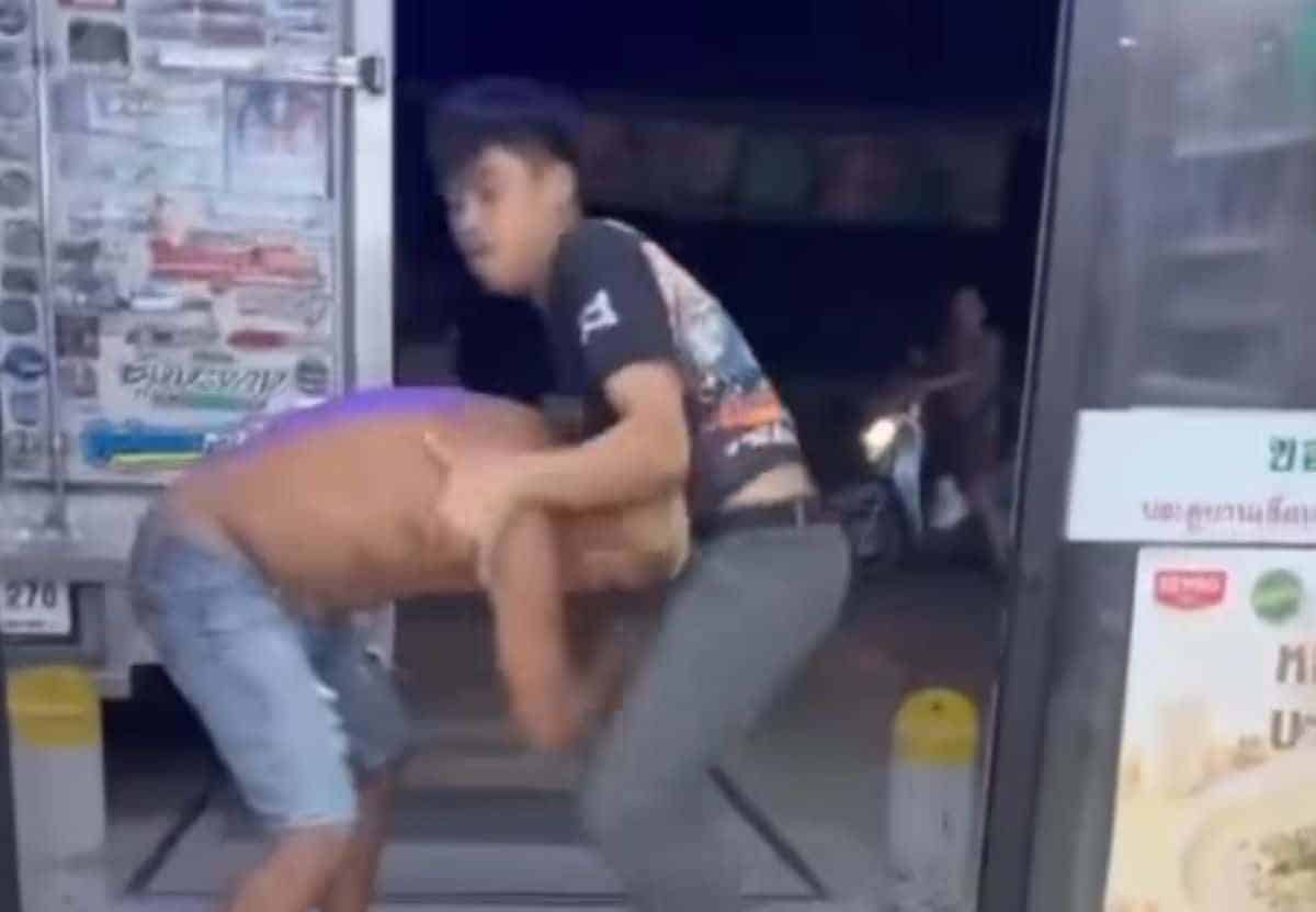 SAT поддерживает бывшего чемпиона по боксу Амната после конфликта в магазине