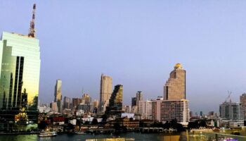 В соответствии с оценками NESDC, валовой внутренний продукт Таиланда, по прогнозам, вырастет на скромные 2% в этом году.