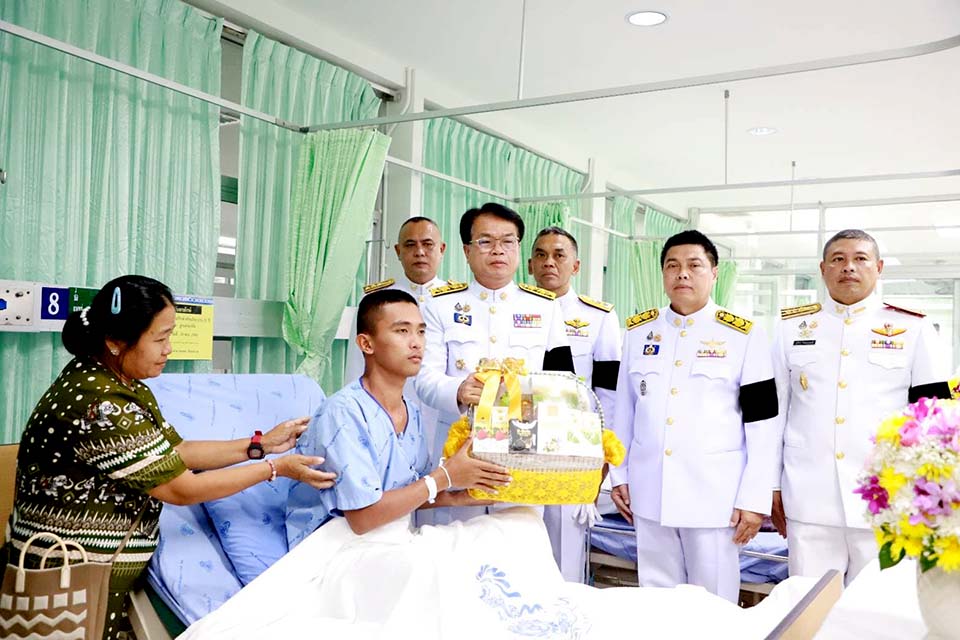 Его Величество Король проявляет королевское сострадание к солдатам, пострадавшим в инциденте на тайско-камбоджийской границе