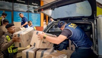 Женщина арестована с Б20м в не облагаемых налогом сигаретах