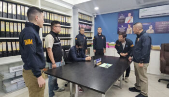 Заблокированный корейский мужчина, арестованный в Паттайе, утверждает, что заботится о тайской семье