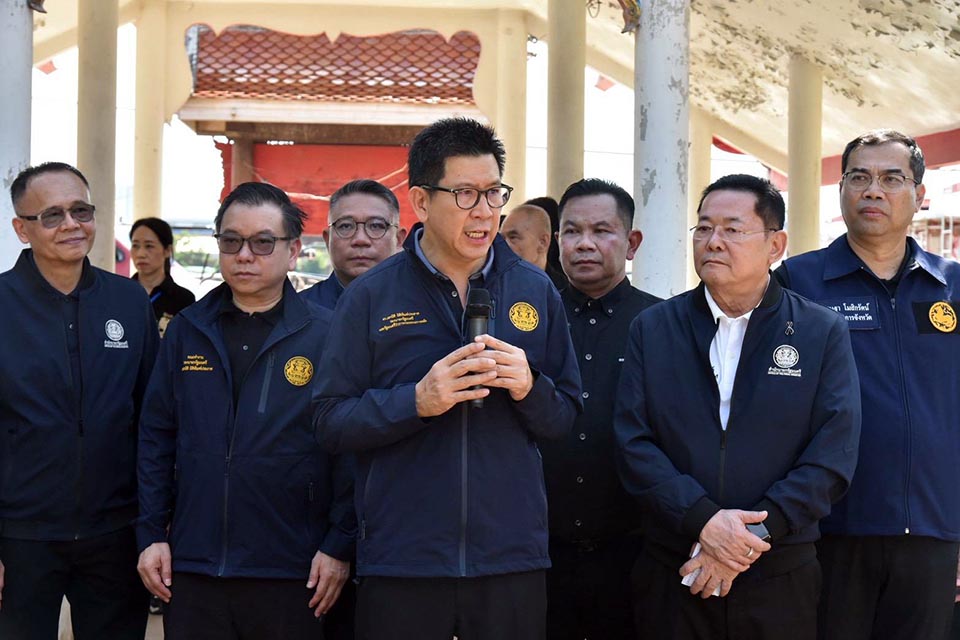 Заместитель премьер-министра Экнити приносит срочную помощь пострадавшим от наводнения сообществам Нонтхабури