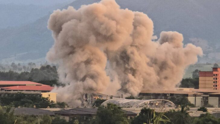 Индийские военно-воздушные силы эвакуируют рабочих, спасаясь от атак в парке КК