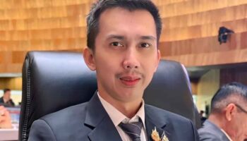 Клатхам МП подвергся допросу по поводу связей с азартными играми