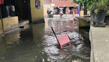 Клонг Тоей местные жители готовятся к наводнениям