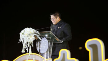 Маха Лой Кратонг @Аюоттхая открывается царскими данями и культурным великолепием