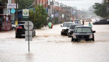 Министерство промышленности прилагает усилия для защиты жителей Сонгкхлы и фабрик в условиях нарастающего уровня паводковых вод