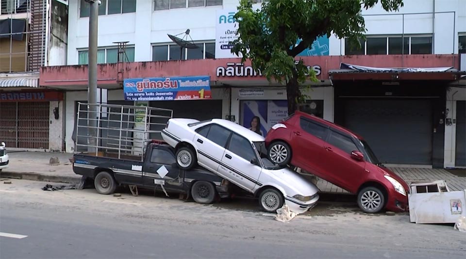 Наводнения в Хат Яе оставили семьи в опустошении, а волонтеры спешат помочь