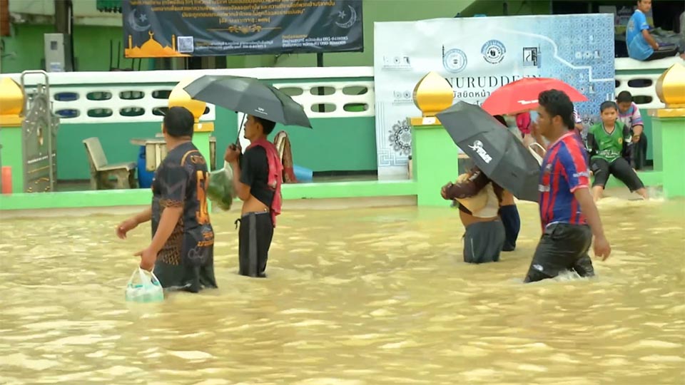 Наводнения в Хатьяе продолжаются, так как власти готовятся к возможному новому всплеску.