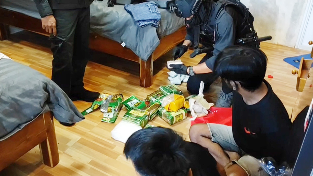 Нападение на границу Канчанабури привело к задержанию двух индонезийцев и изъятию 8 кг наркотиков.