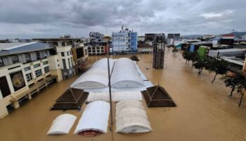 Отчаянные призывы о помощи звучат в затопленном Хатъяе