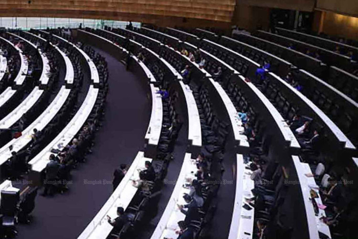 Партии проводят переговоры о вотуме недоверия