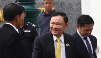 Письмо на стене для Пью Тай