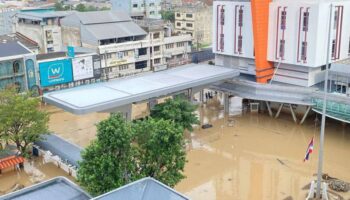 Полевые госпитали, созданные для пациентов из затопленной больницы Хатъяй